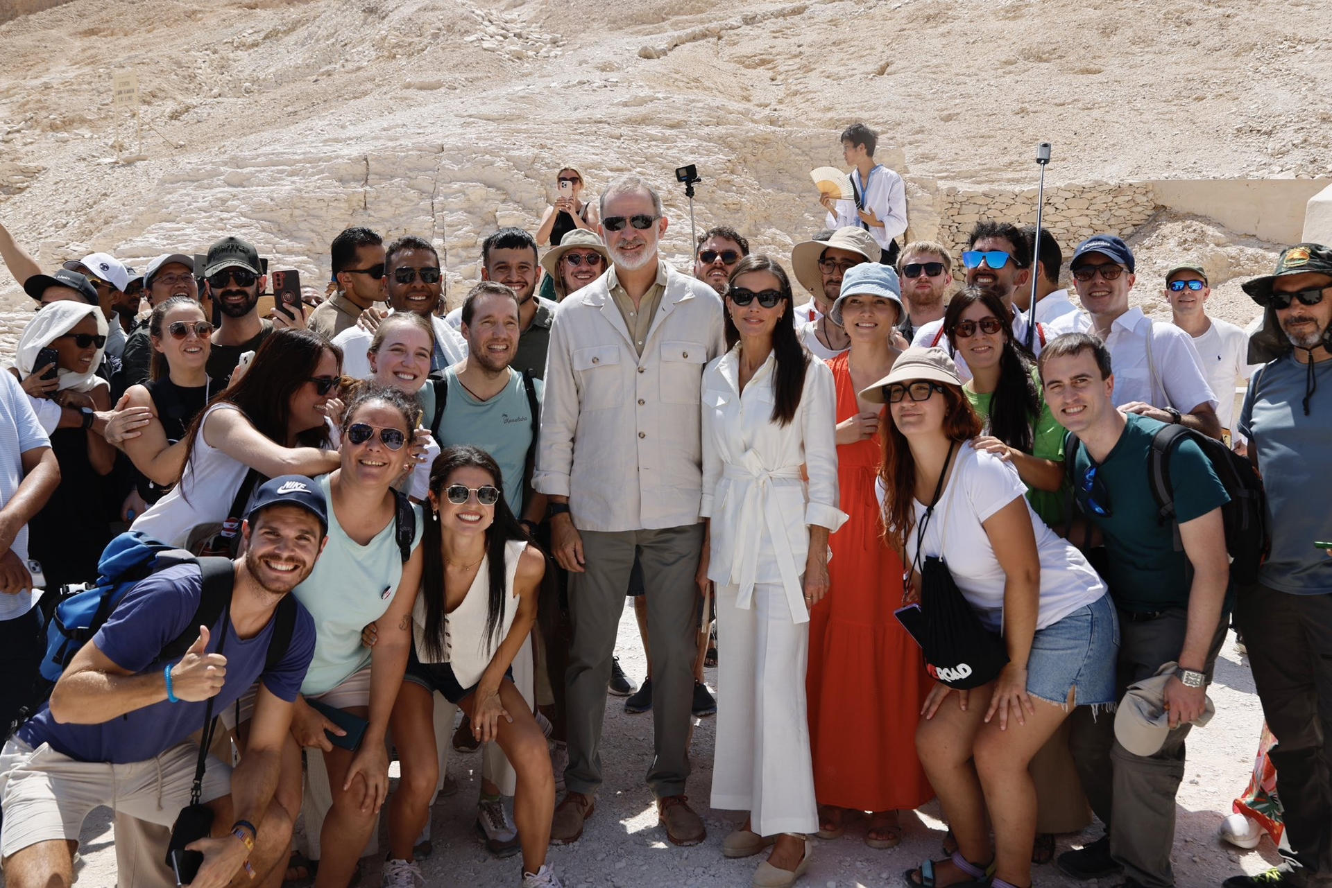 Los reyes Felipe y Letizia visitan la tumba KV9 de los faraones Ramsés V y Ramsés VI y la tumbra KV17 del faraón Seti I en el Valle de los Reyes de Luxor. EFE/Casa Real/Francisco Gómez  *****SOLO USO EDITORIAL/SOLO DISPONIBLE PARA ILUSTRAR LA NOTICIA QUE ACOMPAÑA (CRÉDITO OBLIGATORIO) *****
