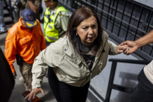 La alcaldesa de Caracas, Carmen Meléndez, participa en un simulacro este sábado, en Caracas (Venezuela). EFE/ Miguel Gutiérrez