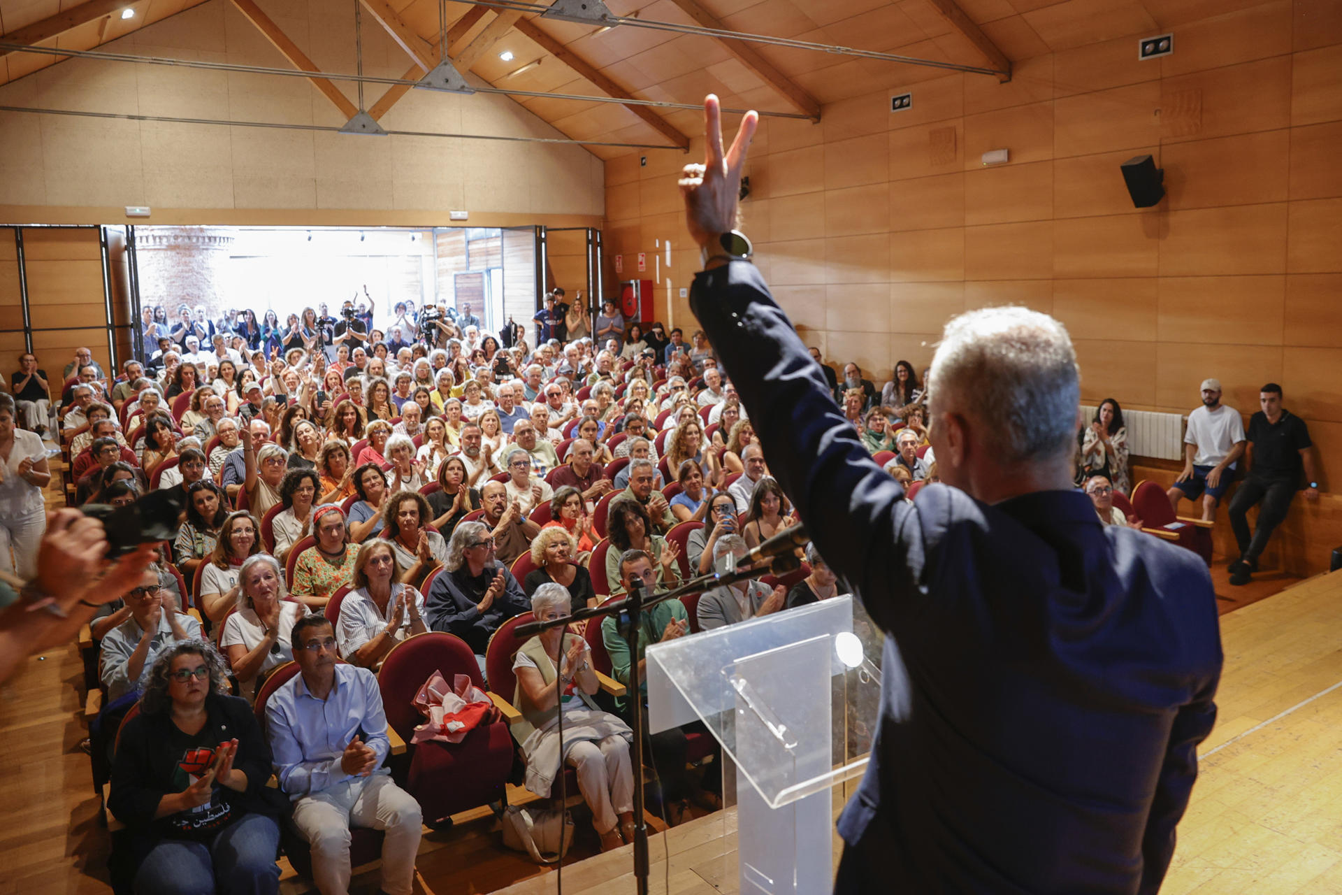El embajador de Palestina en España, Husni Abdel Wahed, acude en visita oficial al ayuntamiento de Oleiros (A Coruña), donde ha pronunciado este viernes un discurso enmarcado en el ciclo de cine euroárabe Amal. EFE/Cabalar
