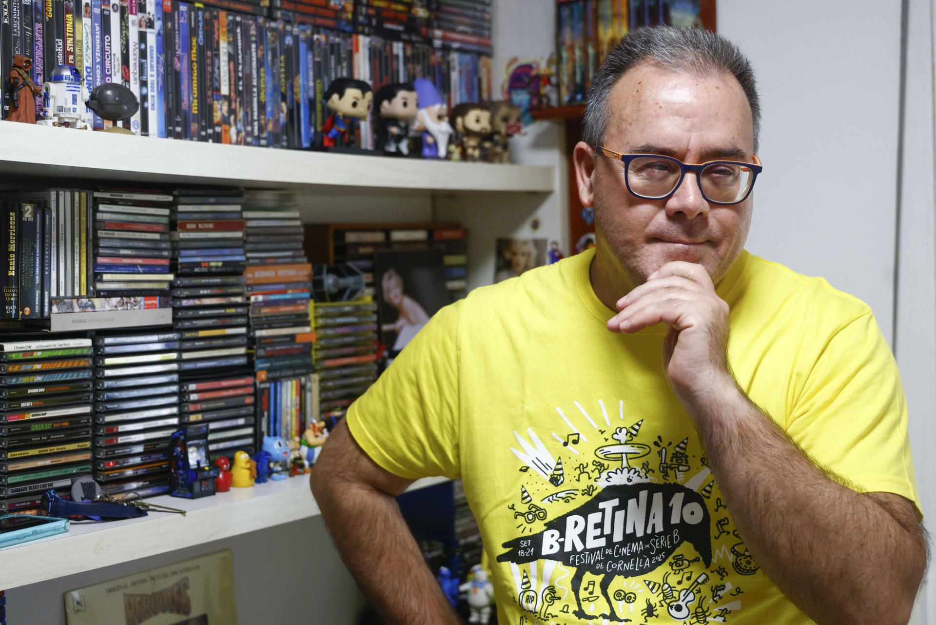 Cine de guerrilla "low cost", así define Juan Carlos Gallardo (en la imagen) su extensísima e insólita filmografía: 15 largometrajes y 300 cortos, la mayoría de género fantástico, una proeza productiva desconocida para el gran público al que el festival B-Retina de Cornellà (Barcelona), su localidad natal, rinde homenaje este septiembre. EFE/Quique García
