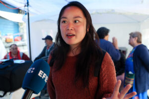 La activista del Frente por la Vivienda Joven (FVJ), Eri Kimura, habla durante una entrevista con EFE este jueves, en la Ciudad de México (México). EFE/ Mario Guzmán