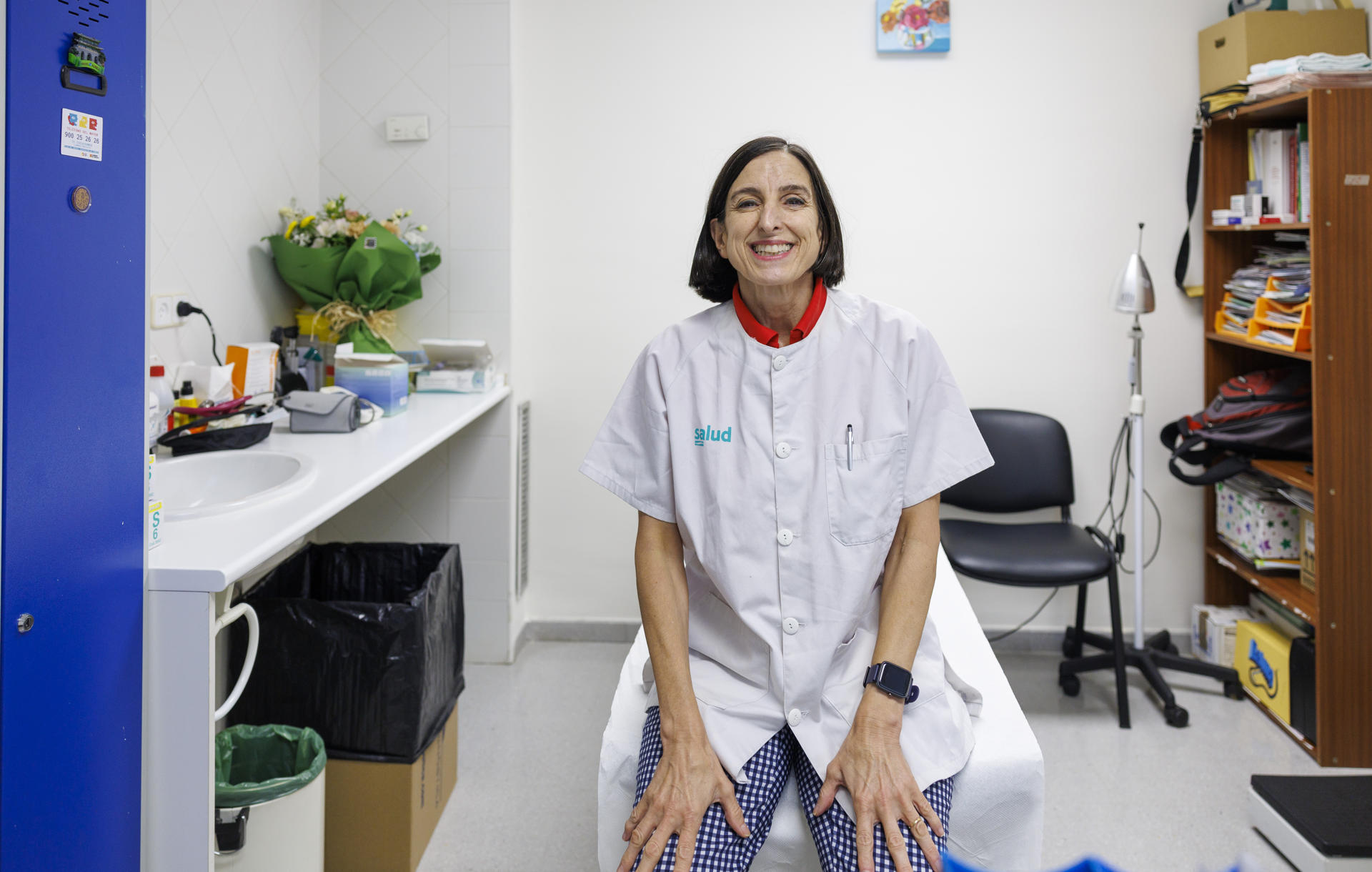La presidenta electa de la Organización Mundial de Médicos de Familia (WONCA), Pilar Astier, subraya la importancia del papel del médico de familia como "factor protector de la salud", pero reconoce la necesidad de hacerla una profesión atractiva y que organizaciones internacionales no pierdan de vista el papel que juega la Atención Primaria en la salud global. EFE/Javier Cebollada
