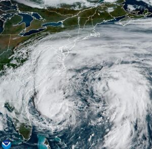 Fotografía satelital cedida este martes por la Oficina Nacional de Administración Oceánica y Atmosférica de Estados Unidos (NOAA), a través del Centro Nacional de Huracanes (NHC), donde se muestra la localización del huracán Imelda frente a las costas estadounidenses en el Atlántico. EFE/NOAA-NHC