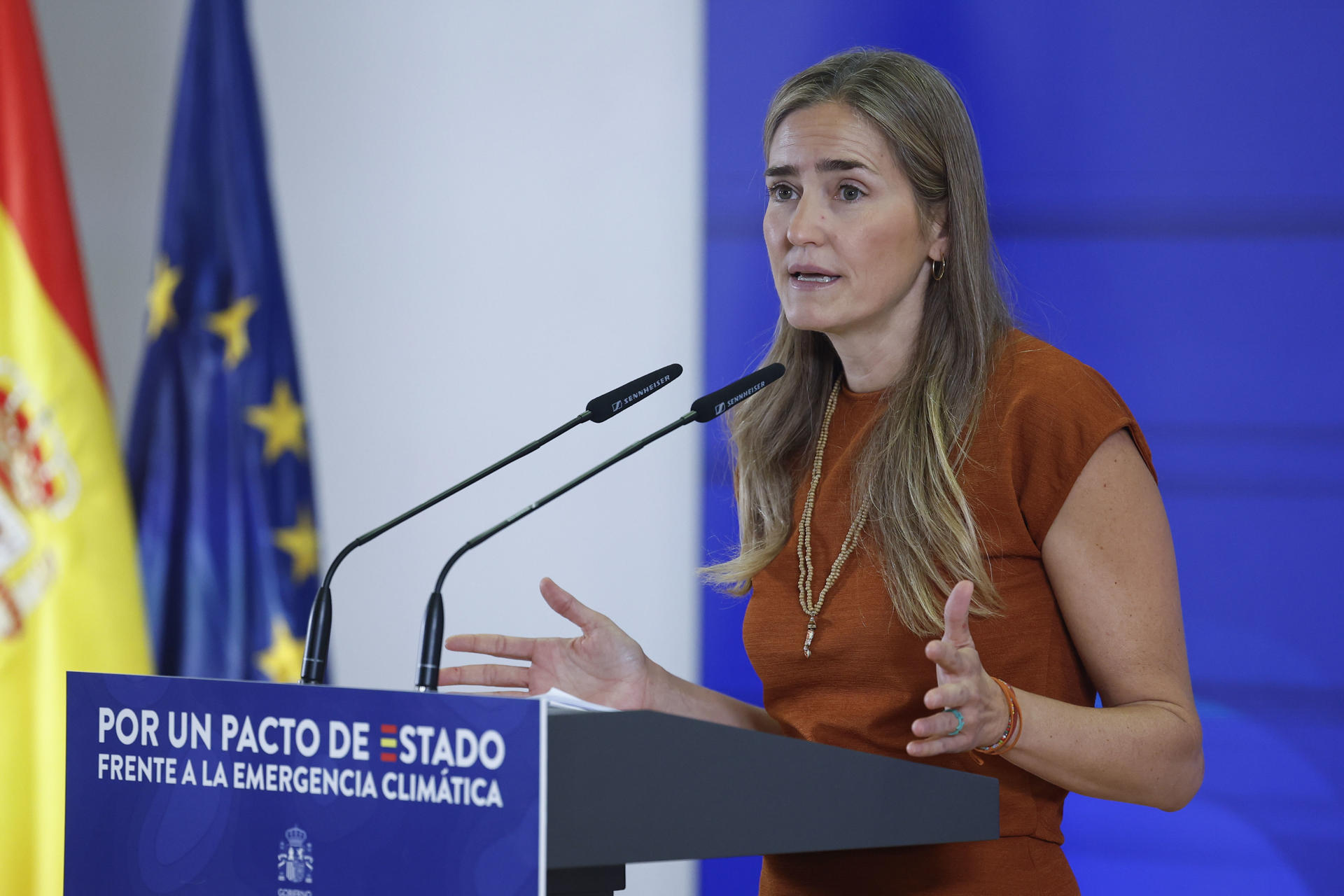 La ministra de vicepresidenta tercera y ministra para la Transición Ecológica y el Reto Demográfico, Sara Aagesen, interviene durante la clausura del acto ‘Por un pacto de Estado frente a la emergencia climática’, este lunes en Madrid. EFE/ Chema Moya