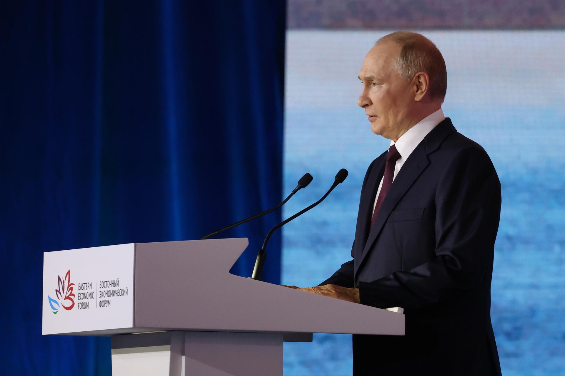 El presidente ruso, Vladímir Putin, durante su intervención en el Foro Económico Oriental que se celebra en la ciudad portuaria de Vladivostok. EFE/EPA/ALEXANDER KAZAKOV/SPUTNIK/KREMLIN POOL / POOL MANDATORY CREDIT