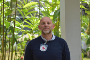 NAIROBI, 13/09/2025.- El jefe de la delegación en Sudán del Comité Internacional de la Cruz Roja (CICR), Daniel O'Malley, durante una entrevista con EFE en Nairobi. La devastadora guerra que ha causado la peor crisis humanitaria del planeta en Sudán está siendo "ignorada" pese a unas cifras de muertos y heridos "astronómicas", incluso más que en Gaza o Ucrania, lamenta Daniel O'Malley, jefe de la delegación del Comité Internacional de la Cruz Roja (CICR) en el país africano. EFE/ Lucía Blanco Gracia