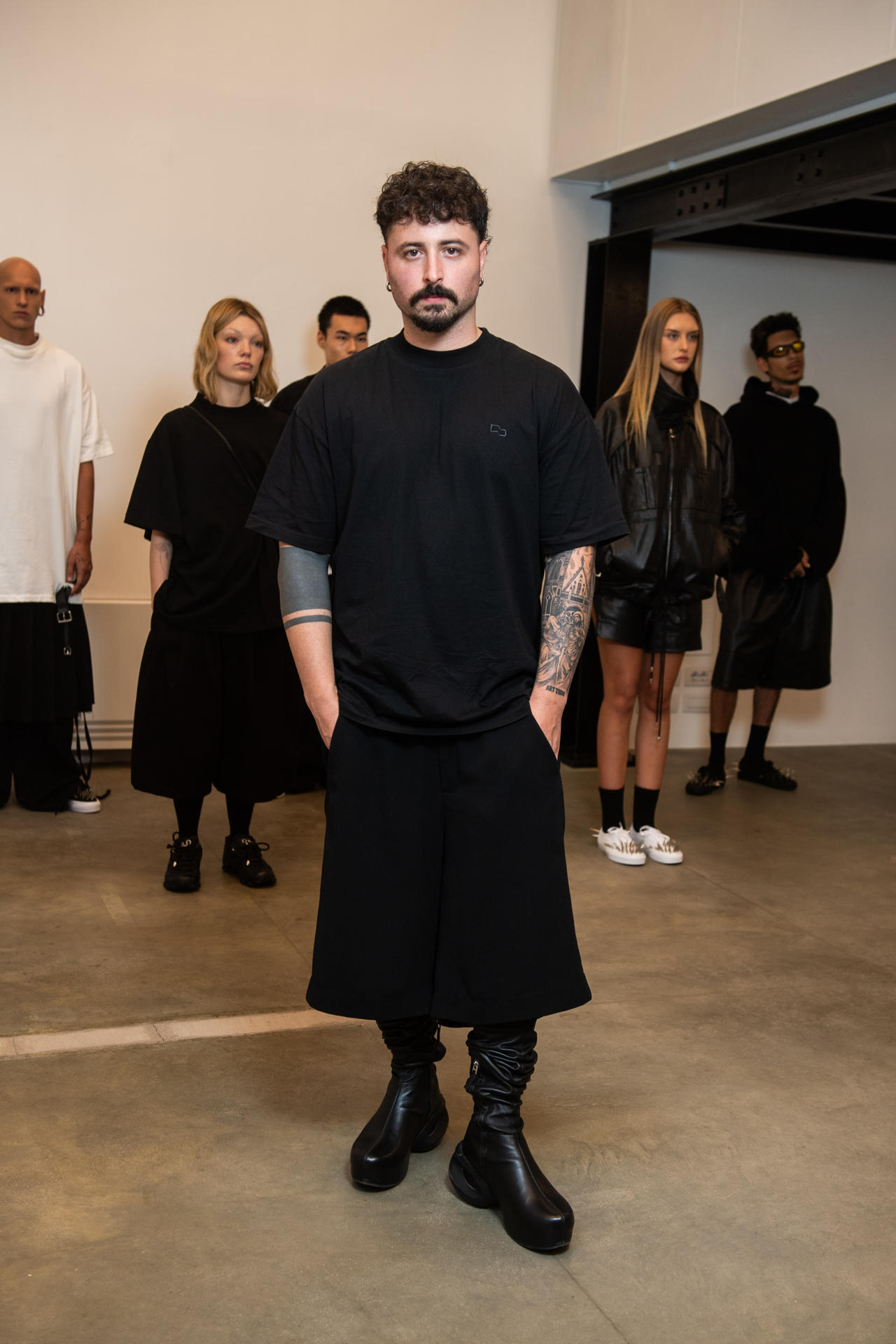 El diseñador de la tercera equipación del Udinese, Domenico Orefice, durante la presentación este jueves en la Fashion Week de Milán. EFE/Udinese -Uso editorial No Ventas-
