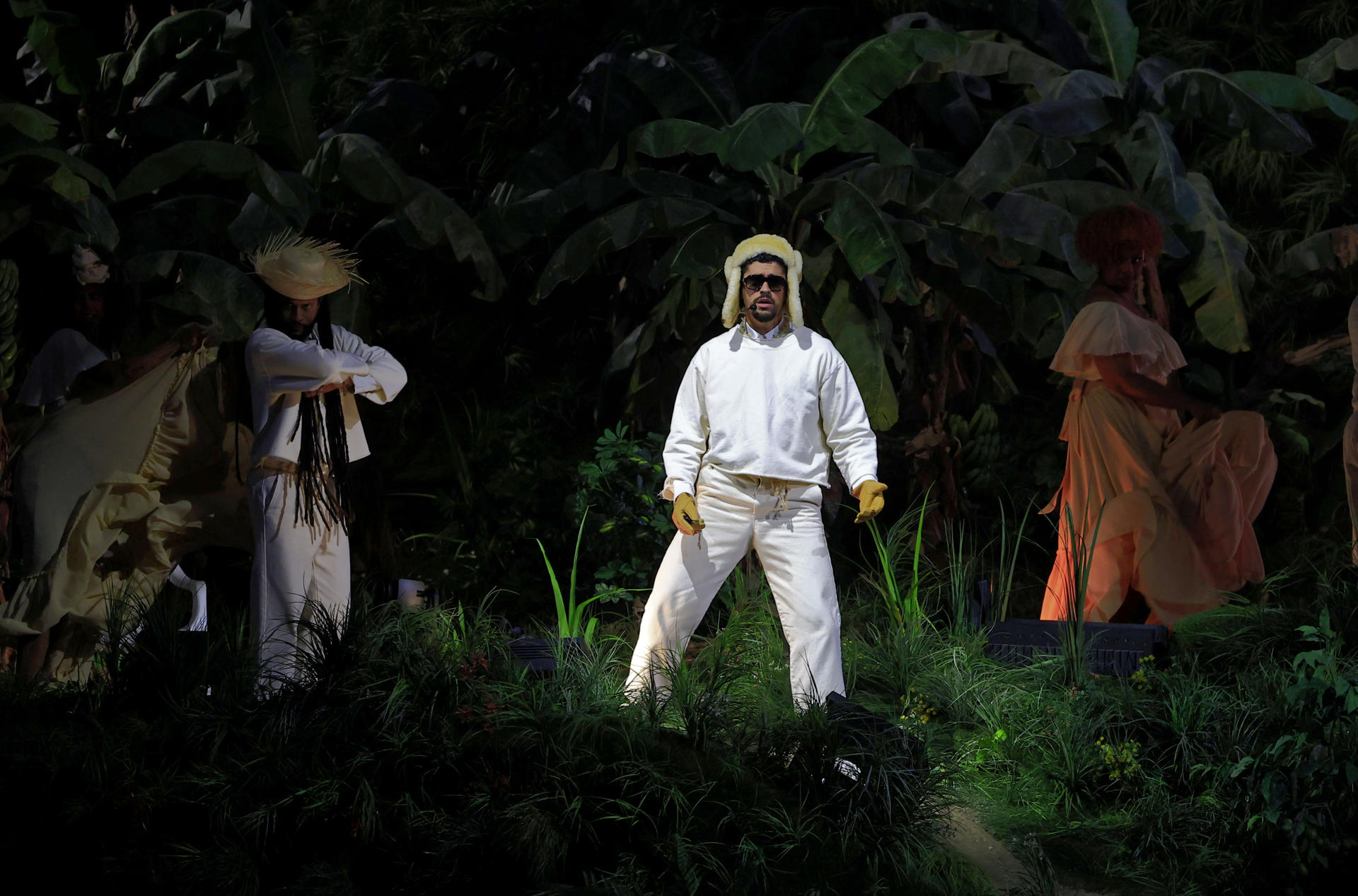 Bad Bunny se presenta en el Coliseo de Puerto Rico este sábado, en San Juan (Puerto Rico). EFE/ Thais Llorca