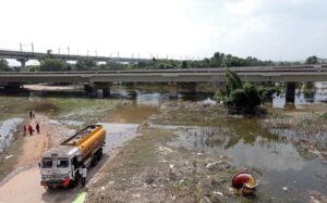 Fotografía de archivo de las cercanías del río Yamuna en Nueva Delhi, el pasado 11 de septiembre, tras las recientes inundaciones. EFE/EPA/HARISH TYAGI