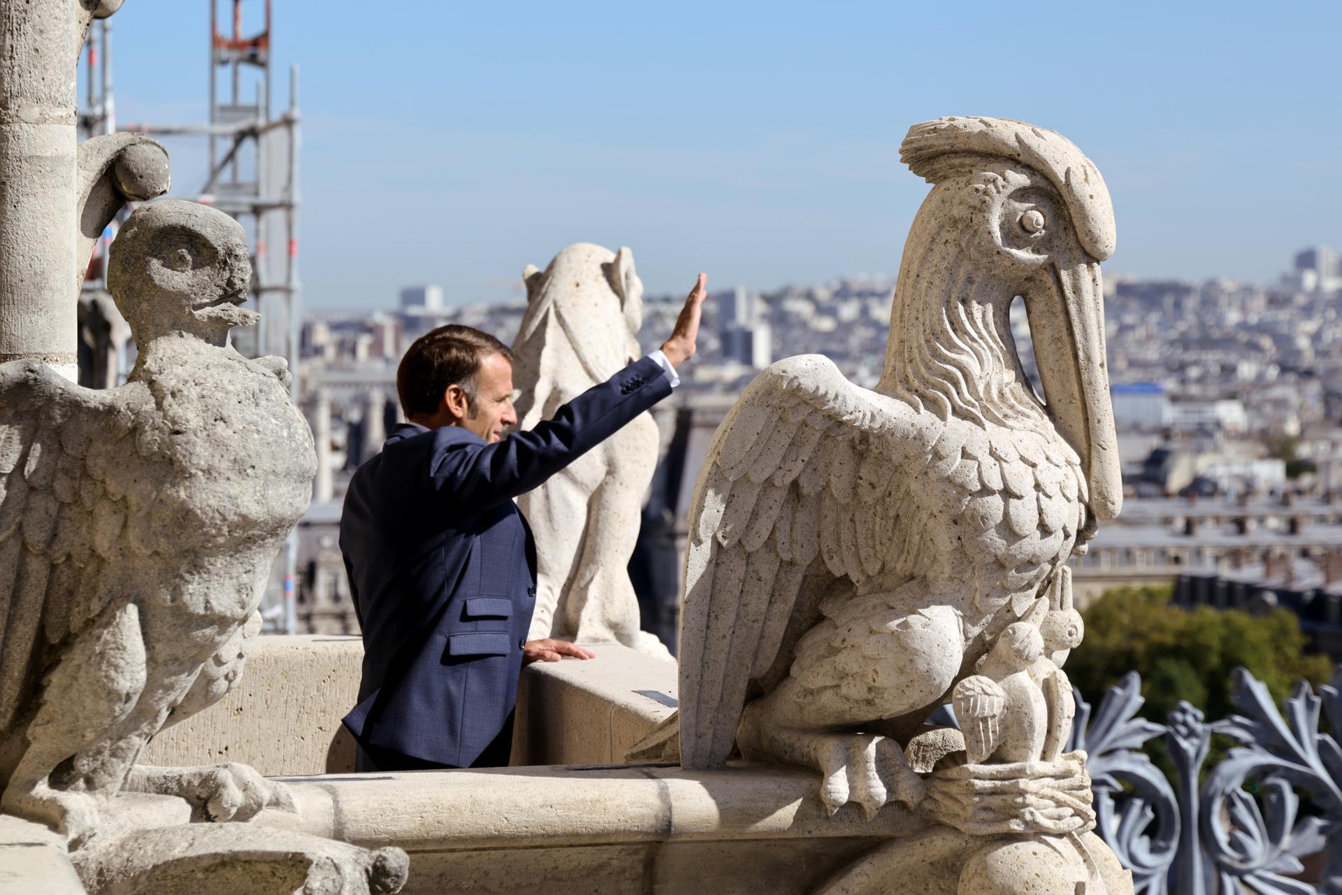 El presidente frances Emmanuel Macron durante la visita a Notre Dame. EFE/EPA/LUDOVIC MARIN / POOL MAXPPP OUT