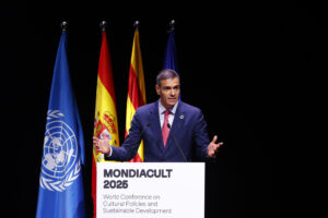GRAFCAT2441. BARCELONA, 29/09/2025.- El presidente del Gobierno de España, Pedro Sánchez, durante su intervención en la inauguración de Mondiacult 2025, la Conferencia Mundial de la UNESCO sobre Políticas Culturales y Desarrollo Sostenible, la mayor reunión de ministros de Cultura, donde se presentará el Primer Informe Mundial sobre el estado de la Cultura. EFE/Quique García