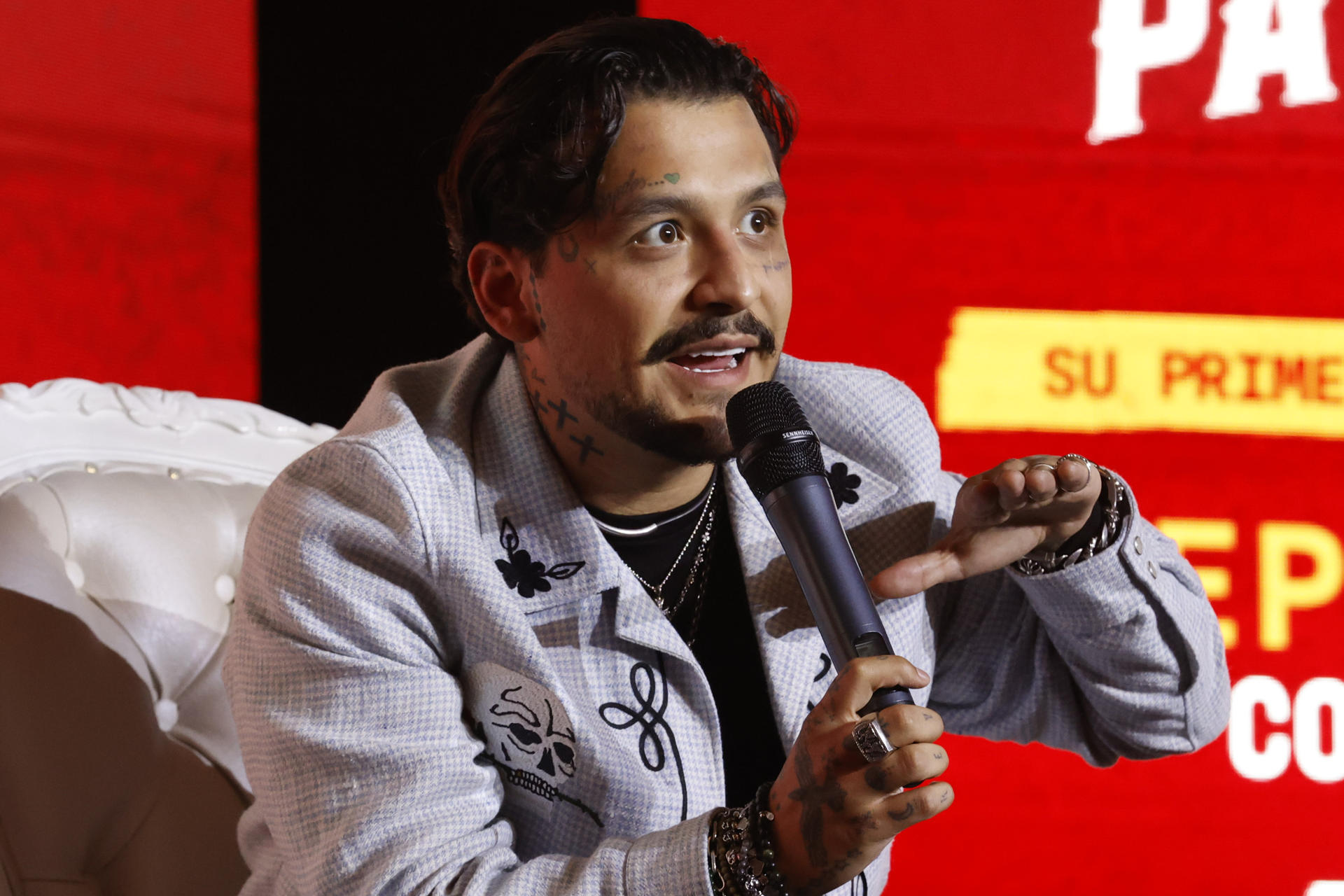 El cantante mexicano Christian Nodal habla en una rueda de prensa sobre su gira Pa'l Cora este viernes, en Bogotá (Colombia). EFE/ Mauricio Dueñas Castañeda