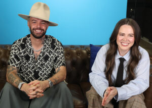 El dúo musical, Jesse Huerta (i) y Joy Huerta (d), hablan durante una entrevista con EFE este domingo, en Ciudad de México (México). EFE/ Mario Guzmán