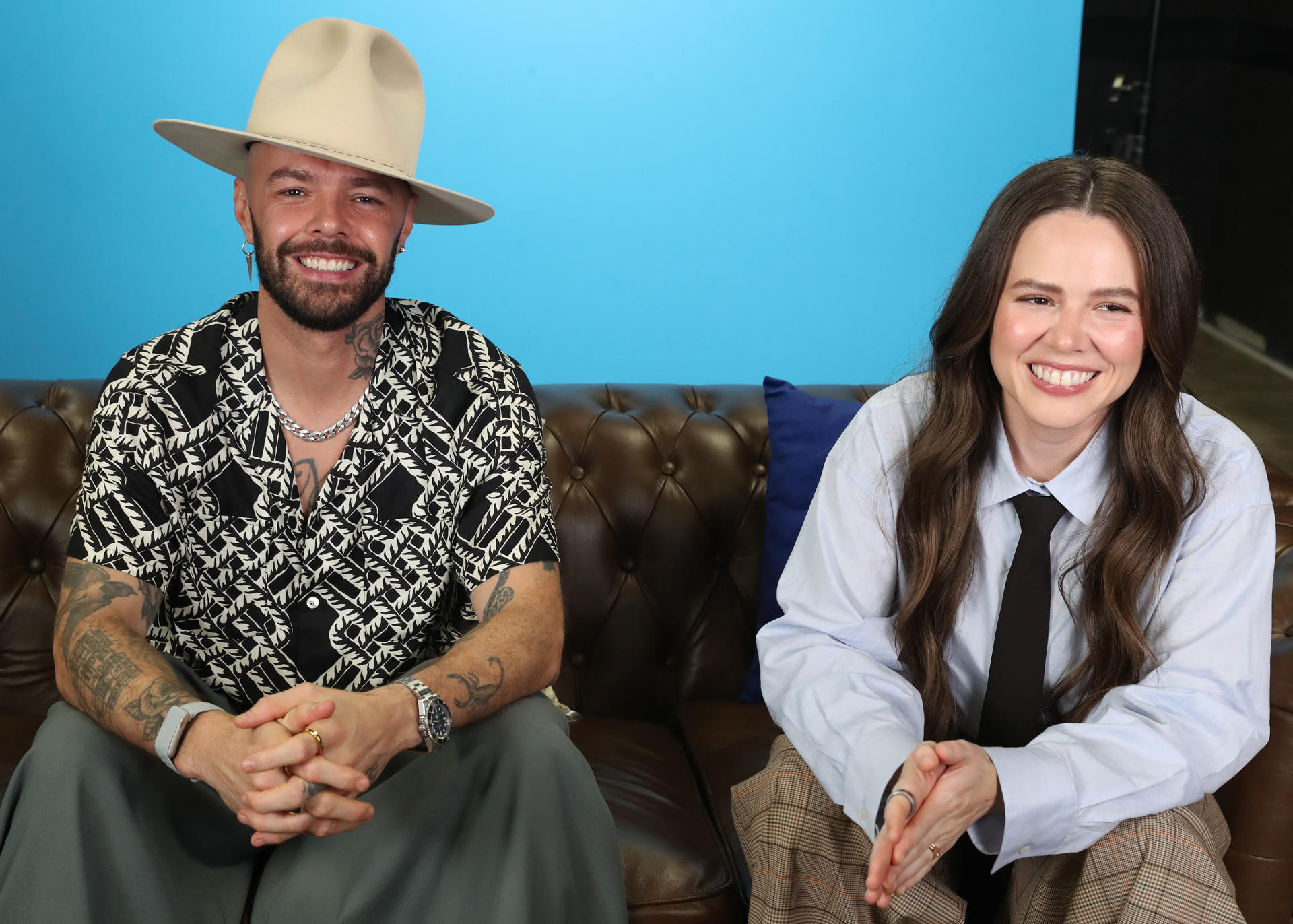 El dúo musical, Jesse Huerta (i) y Joy Huerta (d), hablan durante una entrevista con EFE este domingo, en Ciudad de México (México). EFE/ Mario Guzmán