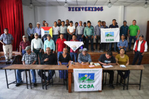 Integrantes de la organización Comité Campesino del Altiplano (CCDA) participan en una rueda de prensa este 18 de septiembre de 2025, en Ciudad de Guatemala (Guatemala). EFE/ Mariano Macz