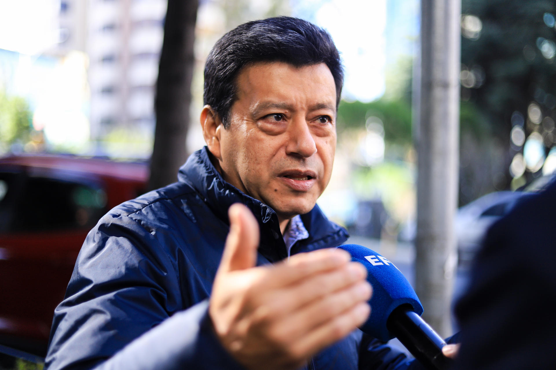 El experto de la Universidad de Cartagena de Colombia, Jesús Olivero-Verbe, habla durante una entrevista con EFE este lunes, en La Paz (Bolivia). EFE/ Gabriel Márquez
