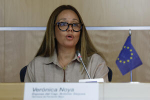 Fotografía de archivo, tomada el pasado 9 de junio, de Verónica Noya, esposa del capitán venezolano Antonio Sequea, encarcelado en su país, durante su intervención ante el Parlamento Europeo, en Madrid (España). EFE/J.J. Guillén