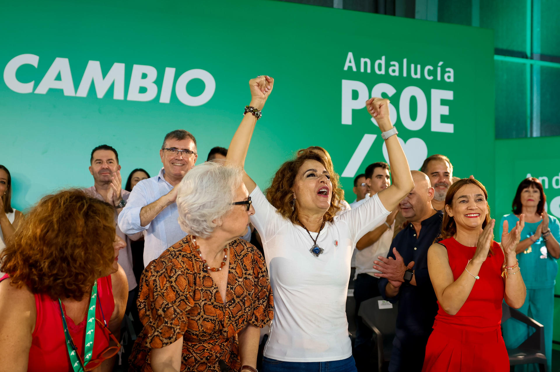 La candidata a la Presidencia de la Junta de Andalucía, secretaria regional del PSOE andaluz y vicepresidenta primera del Gobierno, María Jesús Montero (2d), participa en la reunión del Comité Director del PSOE andaluz, máximo órgano entre congresos, este sábado en San Juan del Puerto (Huelva) en el comienzo de un curso político que culminará con las elecciones autonómicas. EFE/ José Manuel Vidal