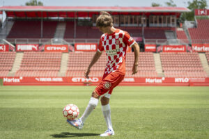 Fotografía de David Borrat, en la que puede verse en una imagen de archivo del 30 de julio de 2024 al futbolista del Girona Bryan Gil. EFE