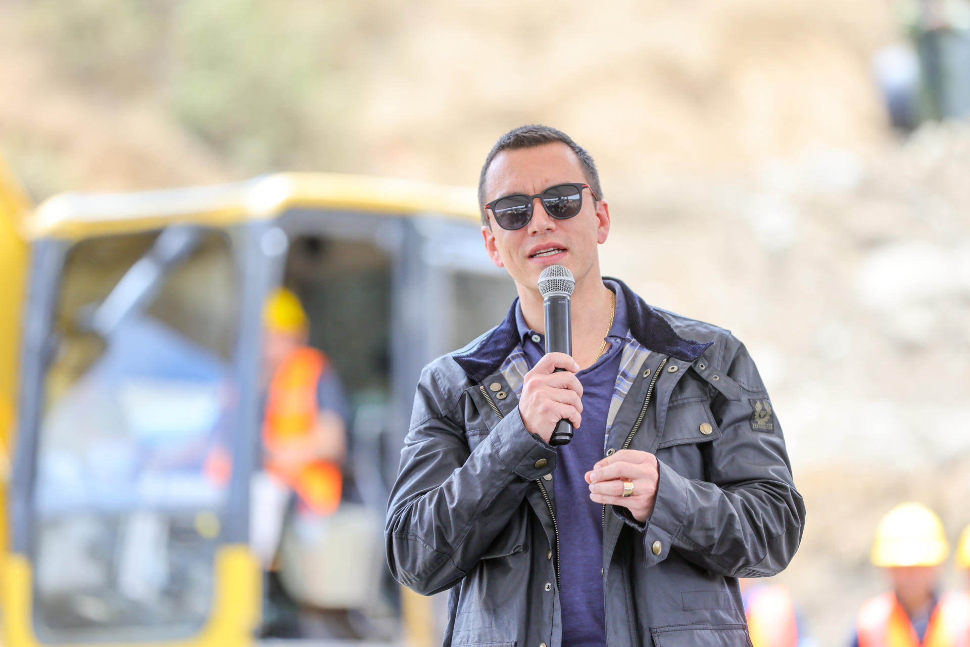 Fotografía cedida por la Presidencia de Ecuador del presidente de Ecuador, Daniel Noboa, hablando durante un acto de Gobierno en San José de Chimbo (Ecuador). EFE/ Presidencia de Ecuador