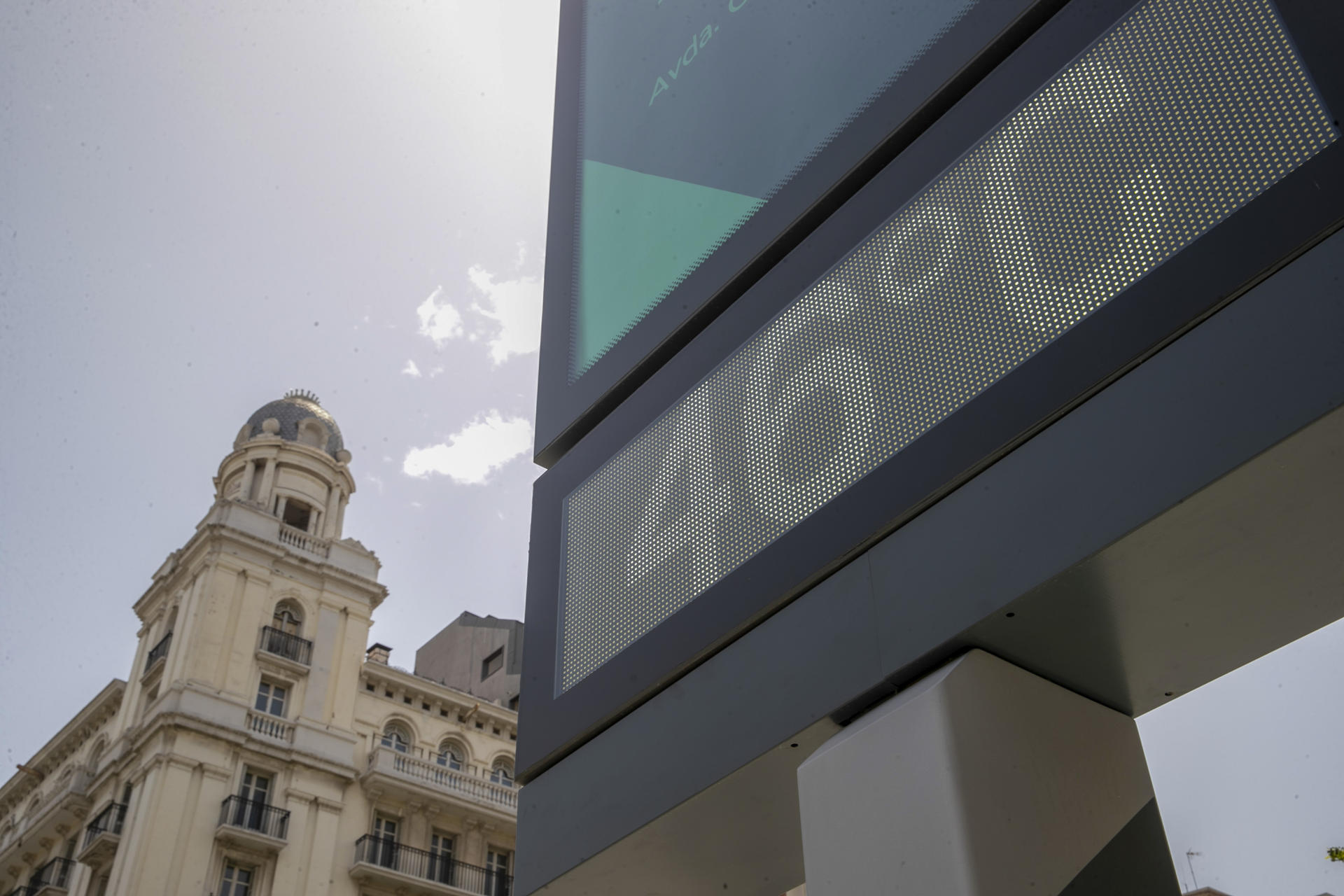 Un termómetro marca 46 grados, en una imagen de archivo. EFE/Javier Cebollada