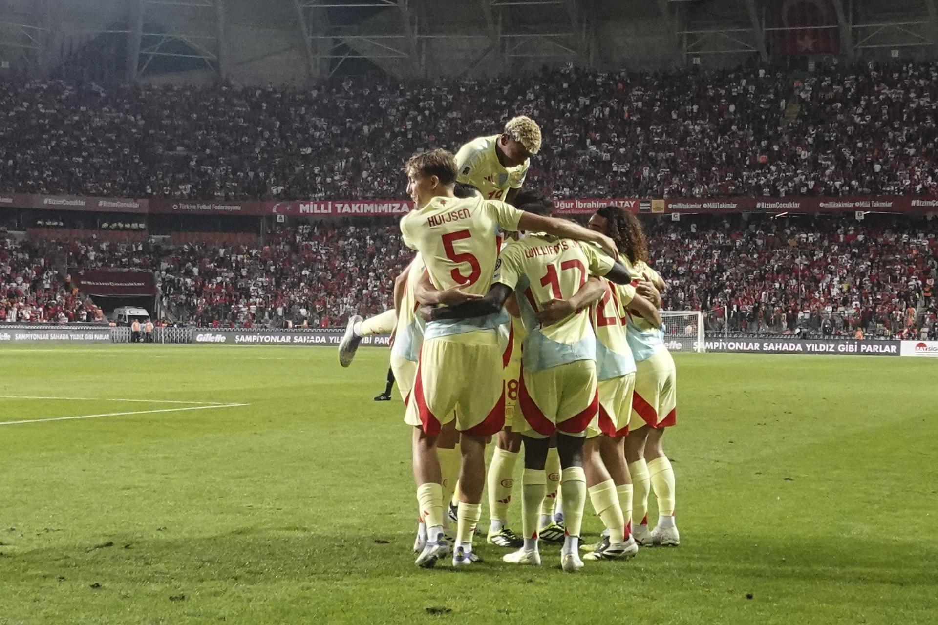 Los jugadores de la selección española celebran el 0-1 an Turquía en Konya. EFE/EPA/ERDEM SAHIN