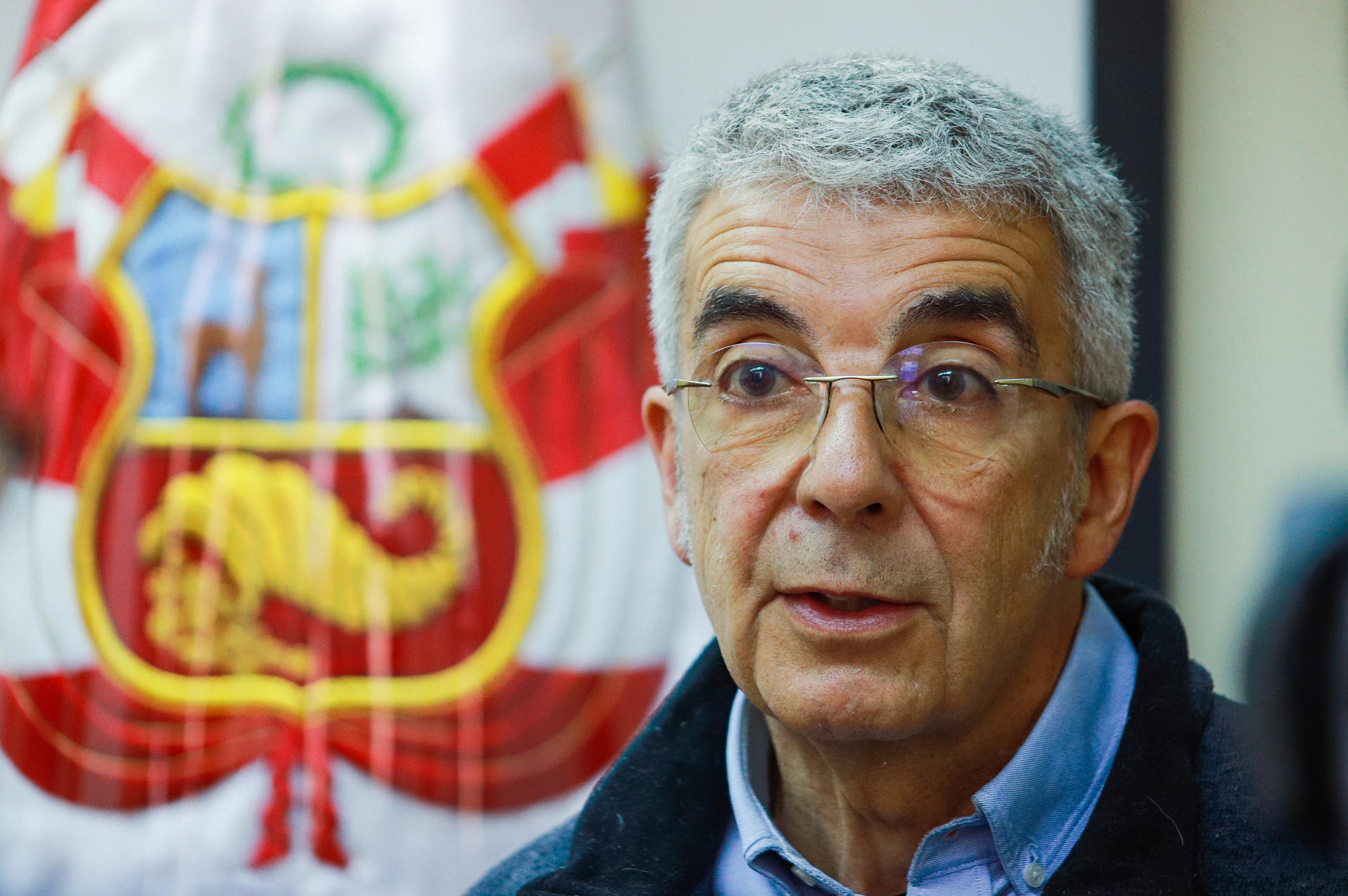 El investigador Xavier Lazzaro, especialista en la contaminación del Lago Titicaca, fue captado el pasado 4 de septiembre, durante una entrevista con EFE, en La Paz (Bolivia).. EFE/ Gabriel Márquez