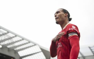 Virgil Van Dijk, capitán del Liverpool. EFE/EPA/PETER POWELL/Archivo