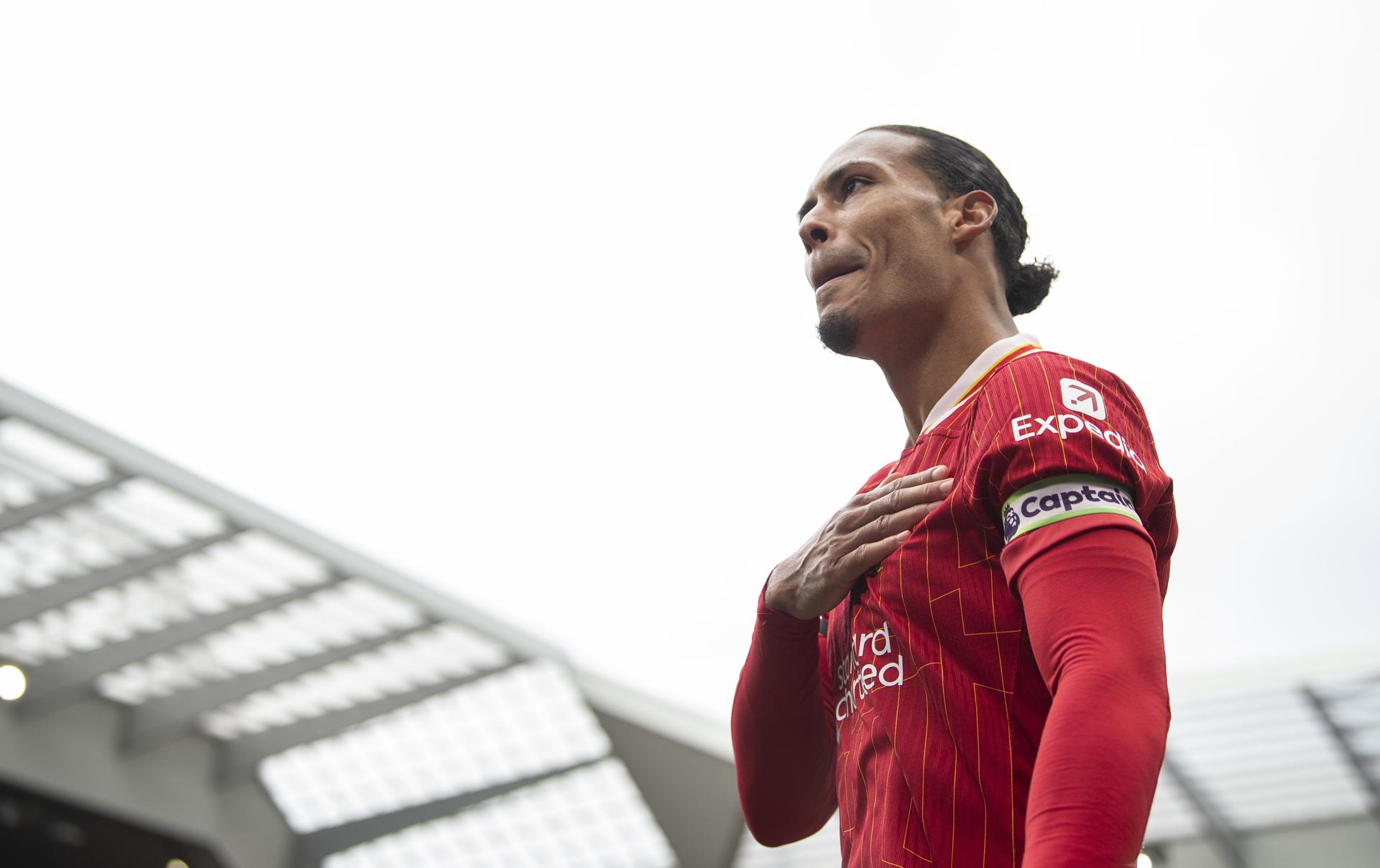 Virgil Van Dijk, capitán del Liverpool. EFE/EPA/PETER POWELL/Archivo