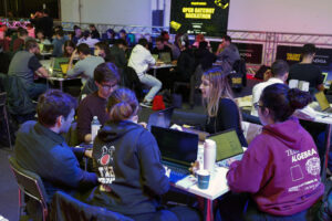 Imagen de archivo (03/03/2025) Aspecto del Talent Arena, el certamen paralelo al MWC 2025 donde los profesionales más jóvenes del sector tecnológico hacen contactos y abordan los temas de mayor relevancia para el presente y futuro del sector, como la evolución de la inteligencia artificial, el desarrollo de software, la cibersegurdad o la computación cuántica. EFE/Toni Albir