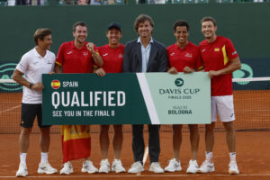 El equipo español celebra la victoria ante Dinamarca, que le clasifica a las finales de la Copa Davis. EFE/ Jorge Zapata