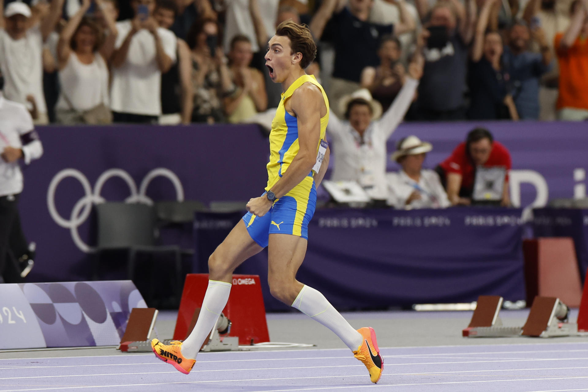 Imagen de archivo del atleta sueco Armand Duplantis en la final masculina de salto con pértiga, en los Juegos Olímpicos de París 2024 en el Estadio de Francia. EFE/Julio Muñoz