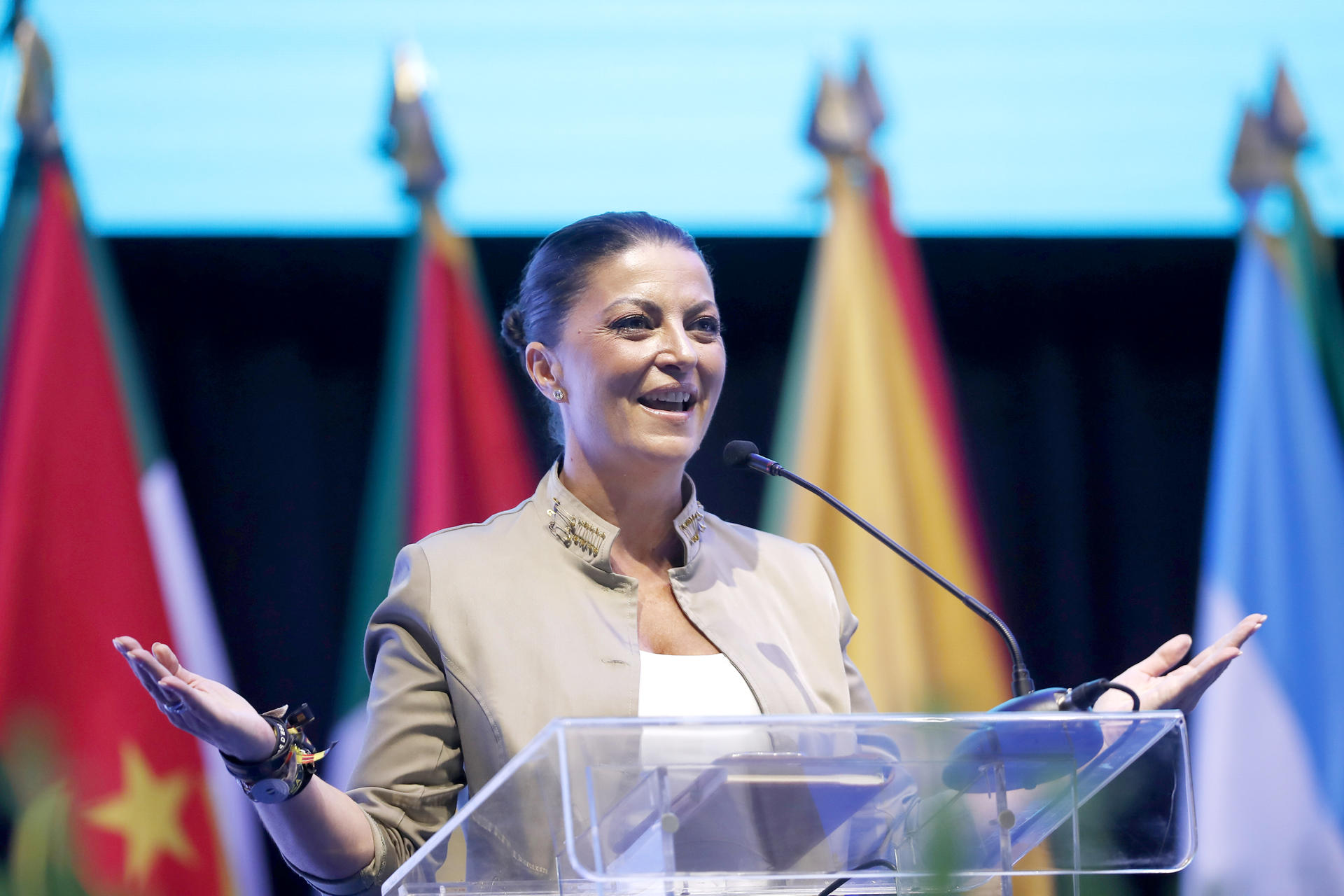 La exdiputada por el partido español Vox y presidenta de la fundación Igualdad Iberoamericana, Macarena Olona, habla durante un encuentro sobre derechos humanos este miércoles, en Nuevo Cuscatlán (El Salvador). EFE/ Rodrigo Sura