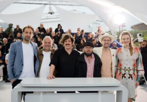 Foto de archivo del productor Manuel Ruiz Montealegre, el director Simón Mesa Soto, el actor Ubeimar Ríos y el productor Juan Sarmiento Grisales de la película 'Un Poeta'. EFE/EPA/HORCAJUELO GUILLAUME