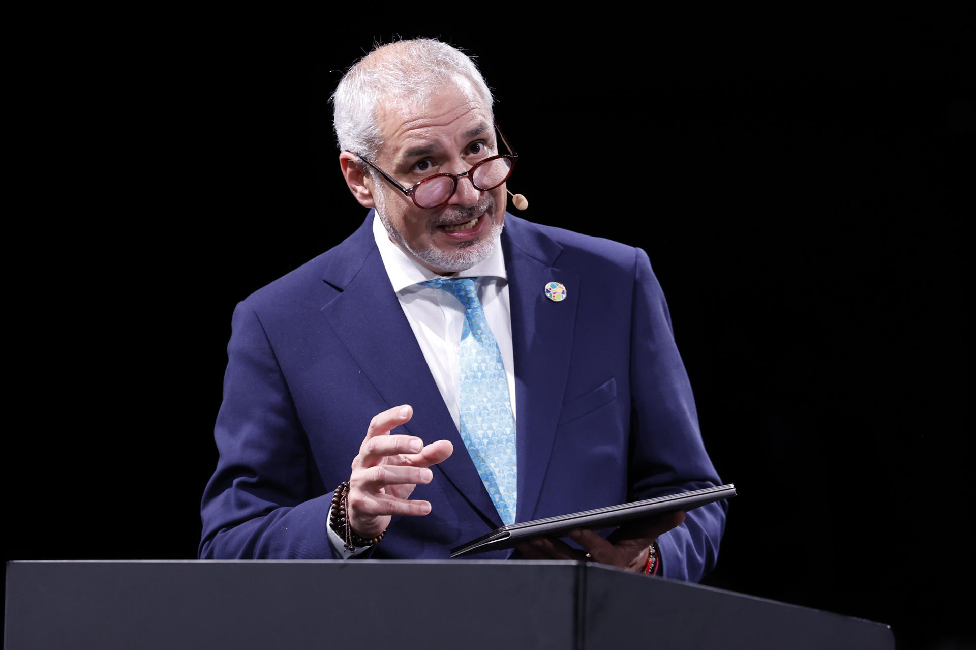 El director adjunto de la UNESCO, Ernesto Ottone, durante la presentación del Primer Informe Mundial sobre el estado de la Cultura en la jornada inaugural de Mondiacult 2025, la Conferencia Mundial de la UNESCO sobre Políticas Culturales y Desarrollo Sostenible, la mayor reunión de ministros de Cultura. EFE/Toni Albir
