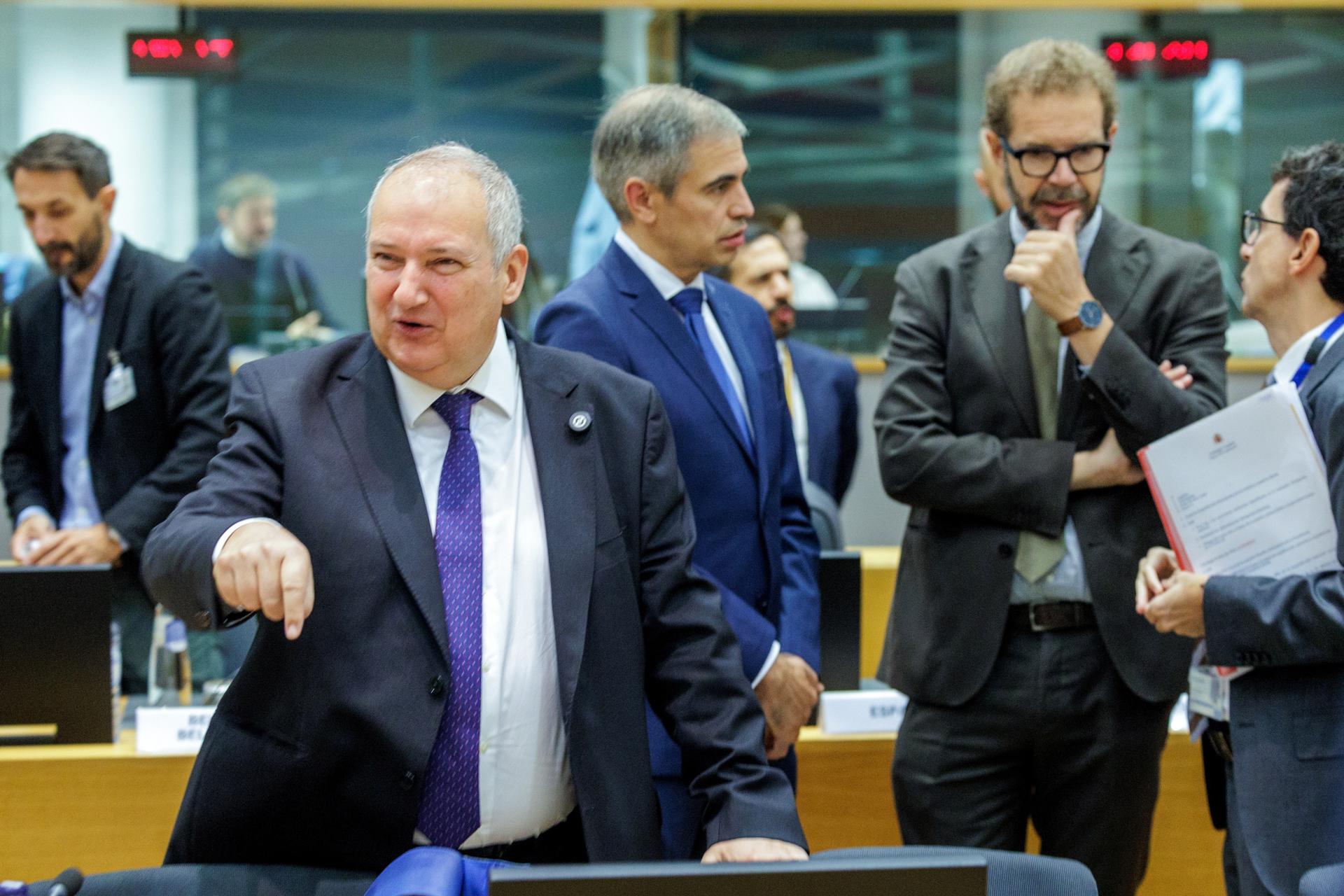 El ministro de Industria y Turismo, Jordi Hereu, defendió este lunes durante el Consejo de Ministros de Industria en Bruselas. EFE/EPA/OLIVIER MATTHYS