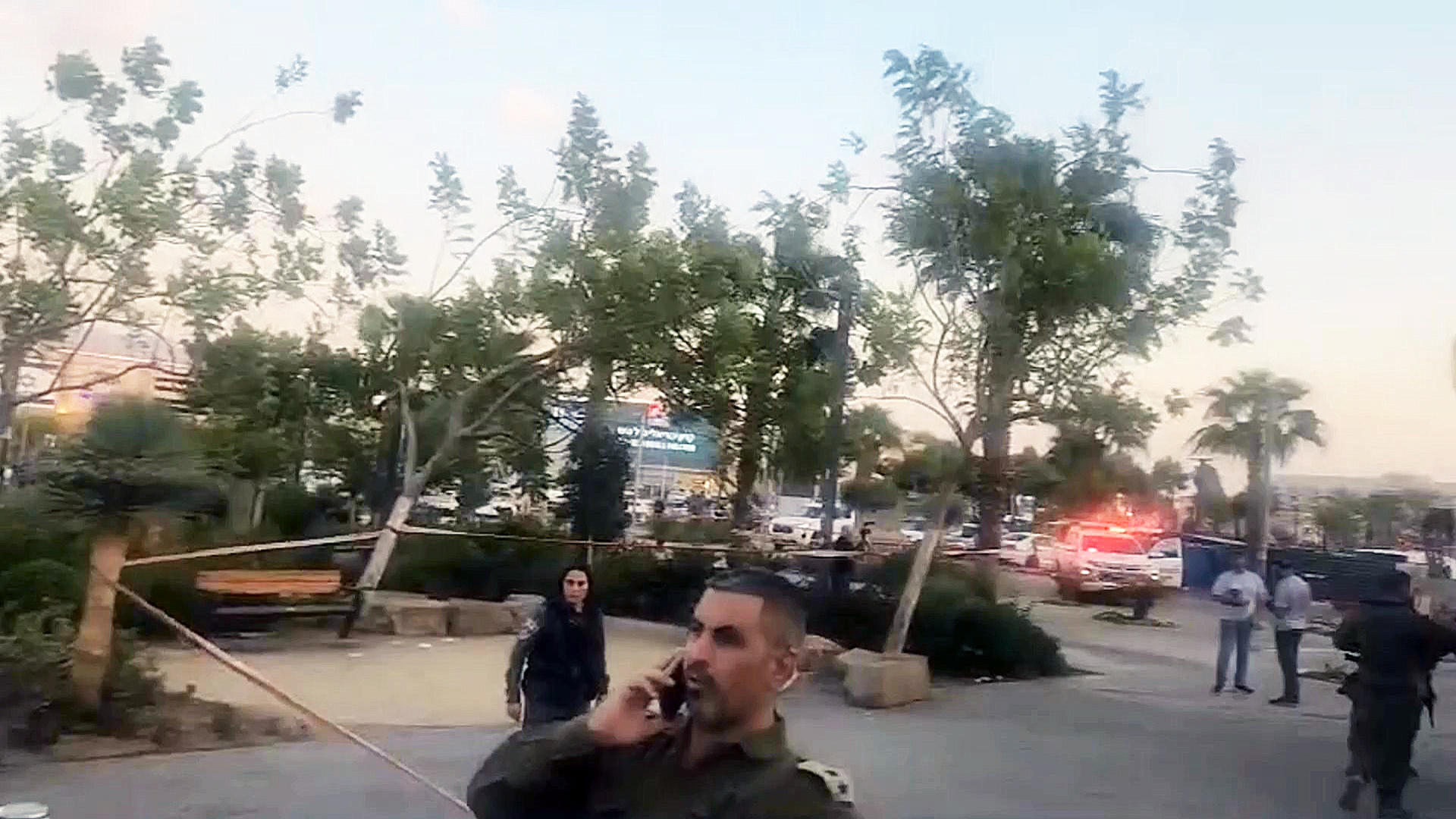 Un dron impactó este jueves cerca de la ciudad de Eilat, en el sur de Israel, mientras que el Ejército logró interceptar otros dos artefactos, un dron y un misil, este último procedente de Yemen. Captura de IMÁGENES DE SERVICIOS DE EMERGENCIAS DE ISRAEL. SOLO USO EDITORIAL/ SOLO DISPONIBLE PARA ILUSTRAR LA NOTICIA QUE ACOMPAÑA (CRÉDITO OBLIGATORIO).

