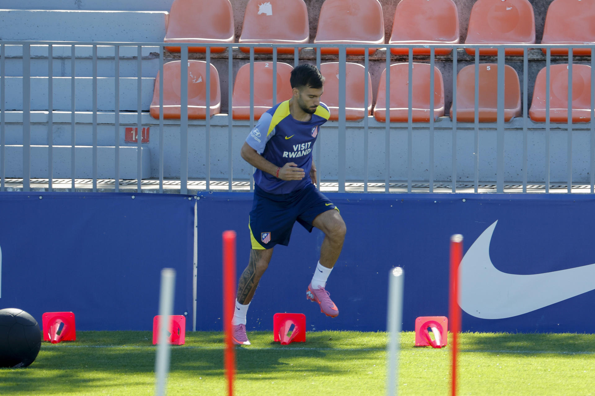 Baena, durante el entrenamiento.-EFE/ Zipi Aragón