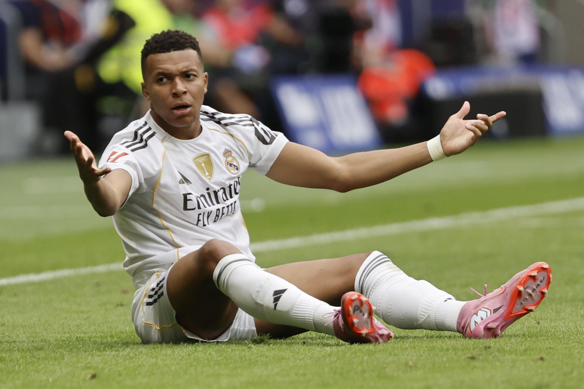El delantero del Real Madrid Kylian Mbappé, el pasado sábado, en la derrota por 5-2 contra el Atlético de Madrid. EFE/Sergio Pérez