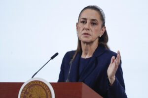 La presidenta de México, Claudia Sheinbaum, participa en una rueda de prensa este miércoles, en Palacio Nacional de la Ciudad de México (México). EFE/ Isaac Esquivel