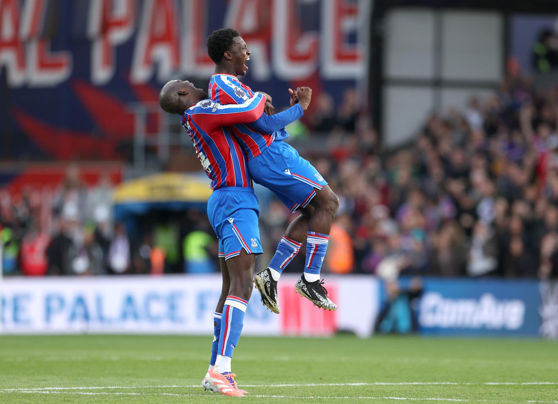 Eddie Nketiah, tras marcar el 2-1 al Liverpool. EFE/EPA/NEIL HALL.
