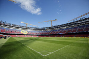 Aspecto del estado del Spotify Camp Nou durante la visita para periodistas que ha realizado el FC Barcelona este lunes mientras se mantiene a la espera de la licencia del Ayuntamiento de Barcelona para poder reabrir el estadio. EFE/Alberto Estévez