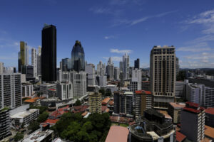 Fotografía panorámica que muestra una zona de edificios en Ciudad de Panamá (Panamá). EFE/ Carlos Lemos