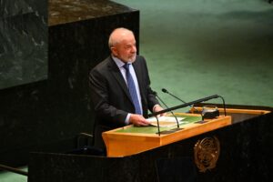 El presidente de Brasil, Luiz Inácio Lula da Silva, al intervenir este martes, 23 de septiembre, durante la 80ª sesión de la Asamblea General de las Naciones Unidas, en la sede de la ONU, en Nueva York (NY, EE.UU.). EFE/Lukas Coch