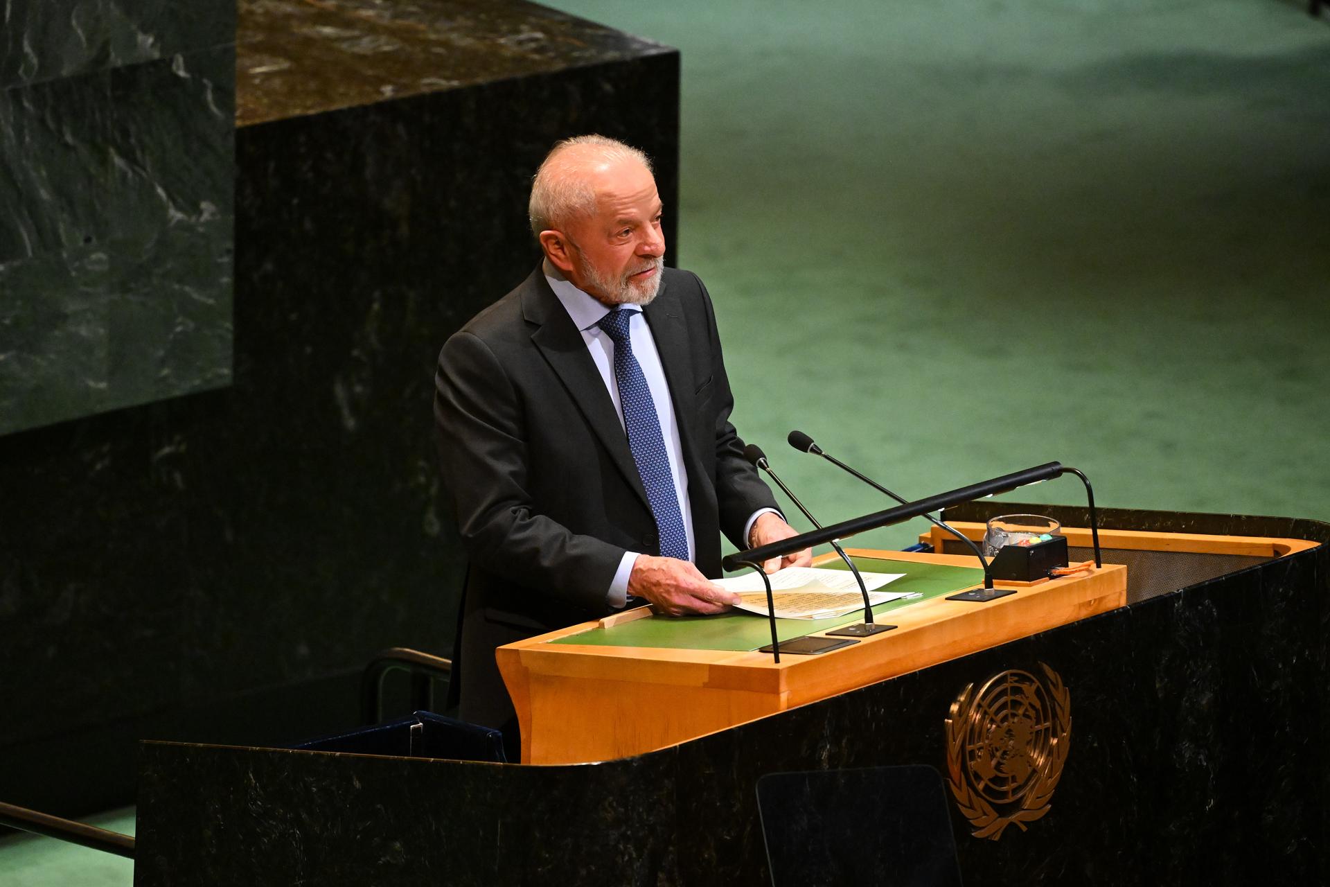 El presidente de Brasil, Luiz Inácio Lula da Silva, al intervenir este martes, 23 de septiembre, durante la 80ª sesión de la Asamblea General de las Naciones Unidas, en la sede de la ONU, en Nueva York (NY, EE.UU.). EFE/Lukas Coch