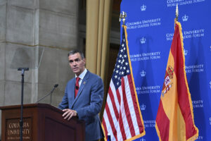 El presidente del Gobierno español Pedro Sánchez en la Universidad de Columbia, en una de sus primeras actividades en Nueva York con motivo de la semana de alto nivel de la ONU, intervino este lunes ante varios cientos de estudiantes de la Universidad para exponer su visión sobre la respuesta progresista que cree que ha de dar el mundo a los desafíos globales. EFE/Pool Moncloa/Borja Puig de la Bellacasa