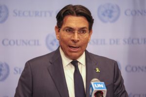 Fotografía de archivo del Representante Permanente de Israel ante las Naciones Unidas, Danny Danon, durante una conferencia de prensa, en la sede de la ONU, en Nueva York (NY, EE.UU.). EFE/Sarah Yenesel