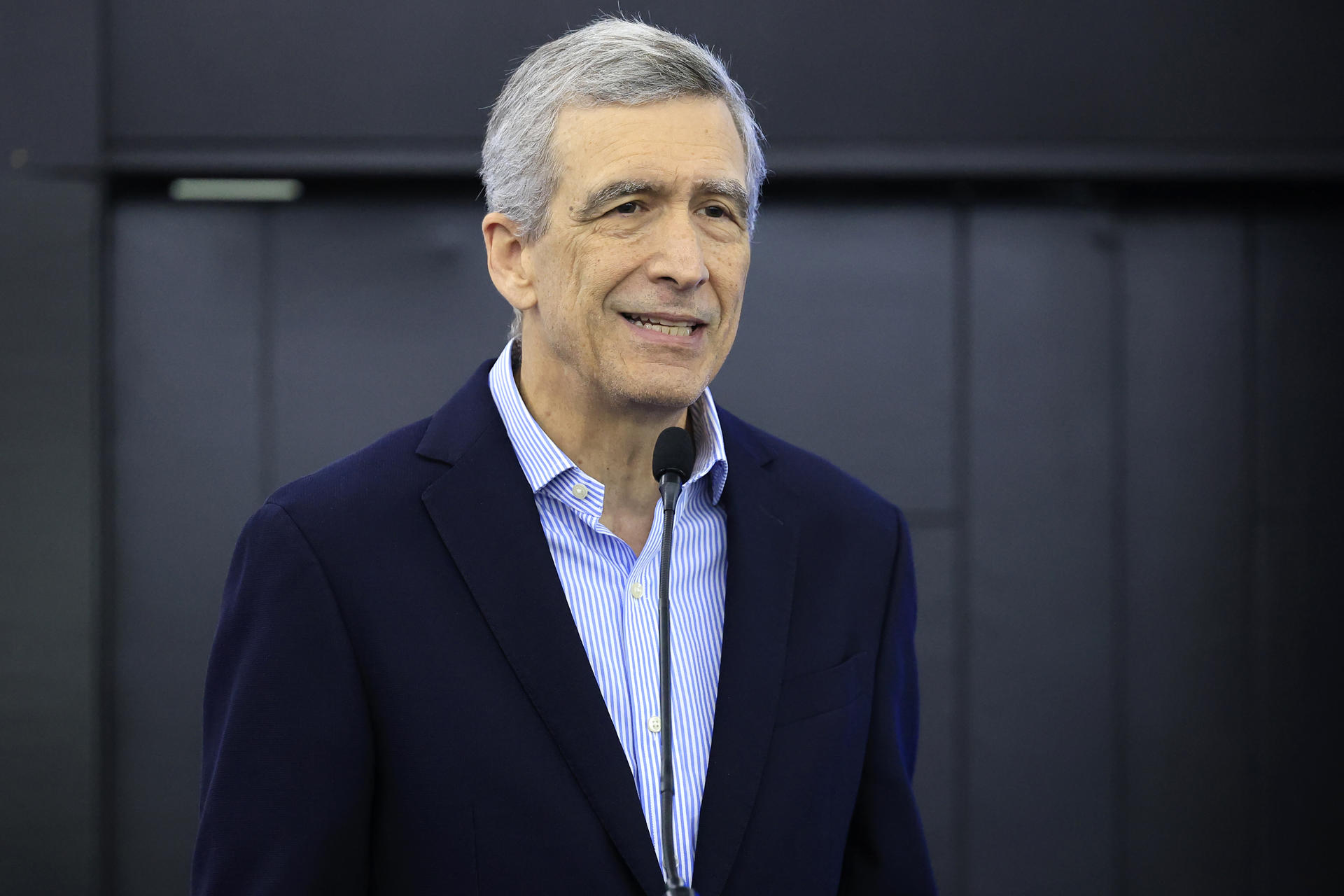 El presidente de Copa, Pedro Heilbron, habla en un evento de Copa Airlines este lunes, en Ciudad de Panamá (Panamá). EFE/ Bienvenido Velasco
