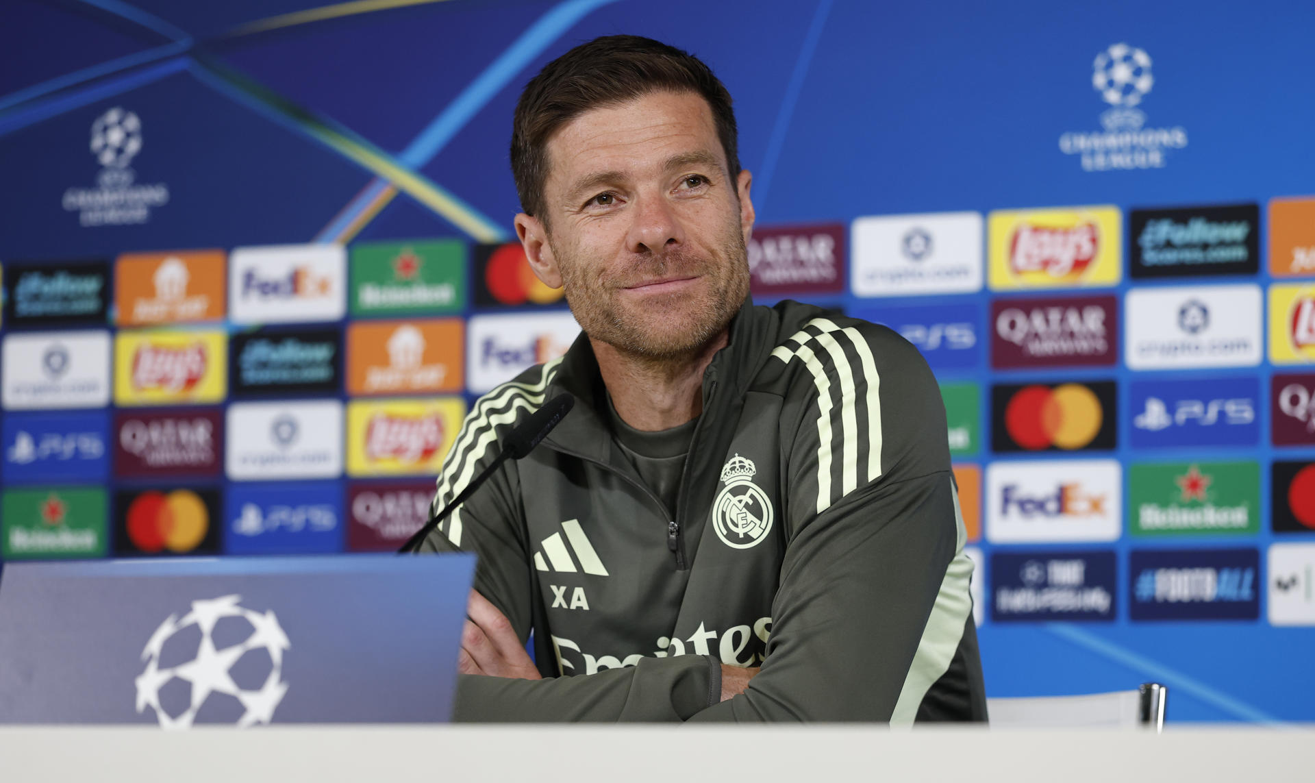 El técnico del Real Madrid, Xabi Alonso, en la rueda de prensa previa al estreno en Liga de Campeones contra el Marsella. EFE/ Real Madrid SOLO USO EDITORIAL/SOLO DISPONIBLE PARA ILUSTRAR LA NOTICIA QUE ACOMPAÑA (CRÉDITO OBLIGATORIO)