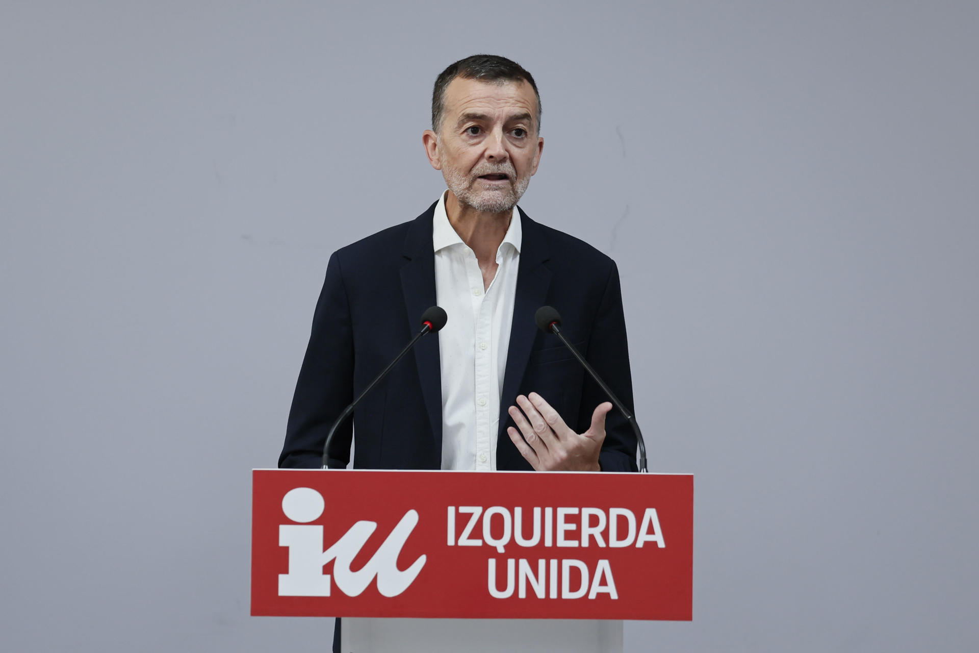 SEVILLA, 29/07/2025.- El coordinador federal de Izquierda Unida, Antonio Maíllo, durante la rueda de prensa que ha ofrecido este martes en Sevilla para hacer balance del curso político. EFE/ Jose Manuel Vidal